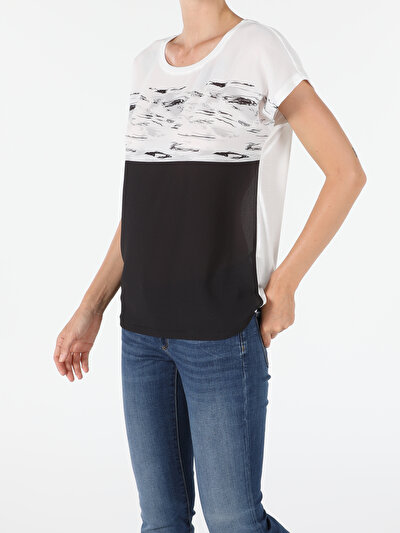 اعرض التفاصيل لـ أبيض للنساء تي شيرت بأكمام قصيرة