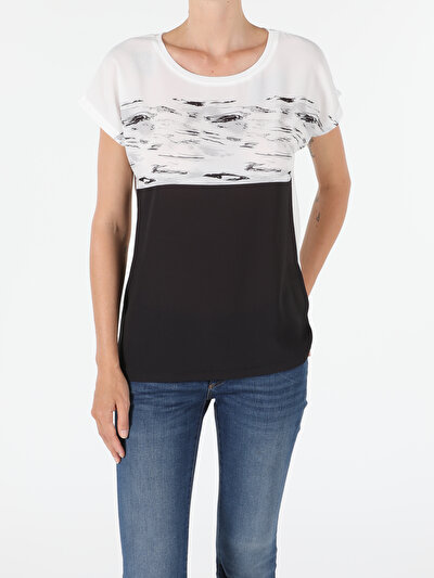 اعرض التفاصيل لـ أبيض للنساء تي شيرت بأكمام قصيرة