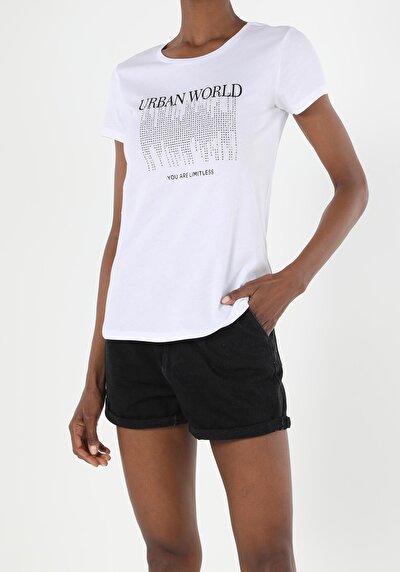 صورة من أبيض للنساء تي شيرت بأكمام قصيرة