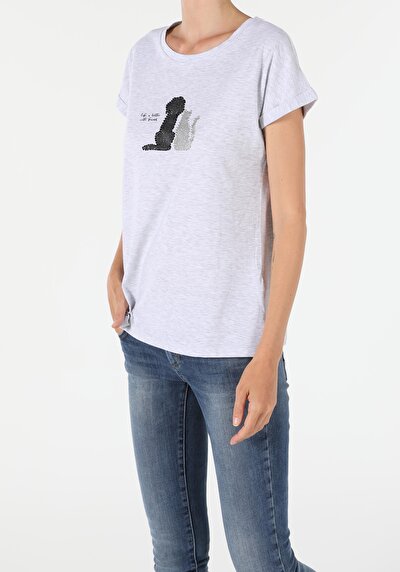 صورة من رمادي للنساء تي شيرت بأكمام قصيرة