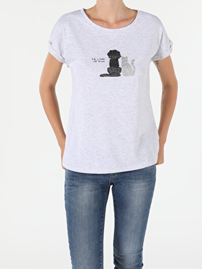 صورة من رمادي للنساء تي شيرت بأكمام قصيرة