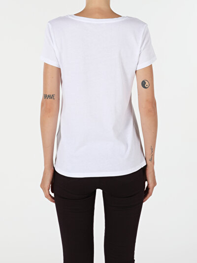 صورة من أبيض للنساء تي شيرت بأكمام قصيرة