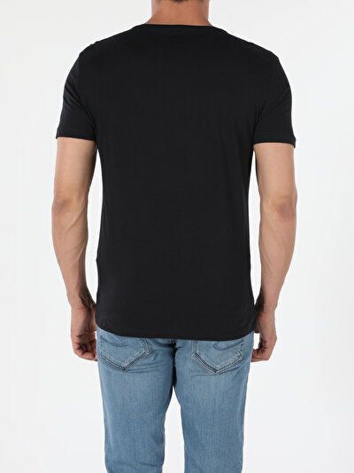 صورة من أسود للرجال تي شيرت بأكمام قصيرة