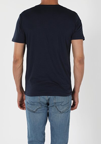 صورة من أزرق بحري للرجال تي شيرت بأكمام قصيرة