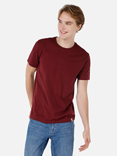 صورة من بوردو للرجال تي شيرت بأكمام قصيرة
