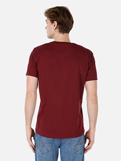 صورة من بوردو للرجال تي شيرت بأكمام قصيرة