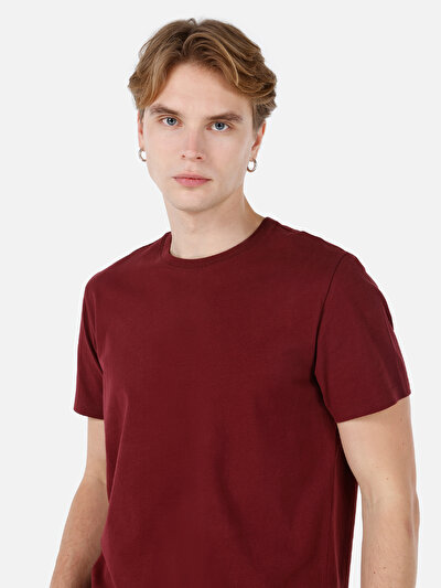 صورة من بوردو للرجال تي شيرت بأكمام قصيرة