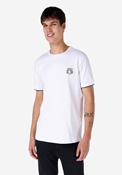 صورة من أبيض للرجال تي شيرت بأكمام قصيرة