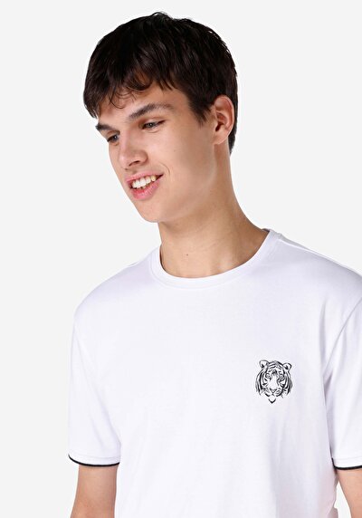 اعرض التفاصيل لـ أبيض للرجال تي شيرت بأكمام قصيرة