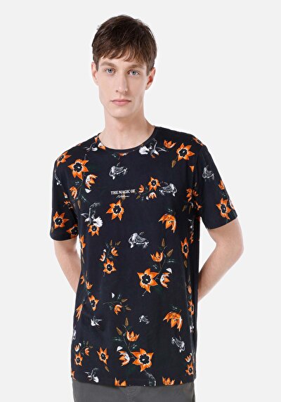 صورة من رقبة مستديرة مطبوعة رجالي أسود قصيرة الأكمام تي شيرت