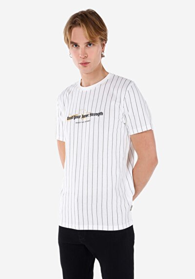 صورة من   رقبة مستديرة مخطط للرجال أبيض بأكمام قصيرة تي شيرت