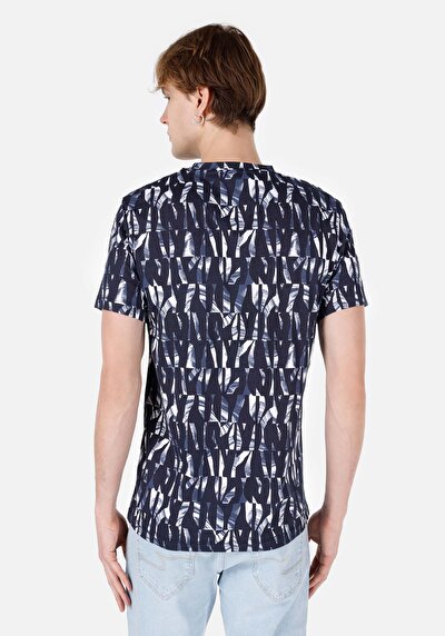 صورة من رقبة مستديرة مطبوعة رجالي أزرق كحلي كم قصير تي شيرت