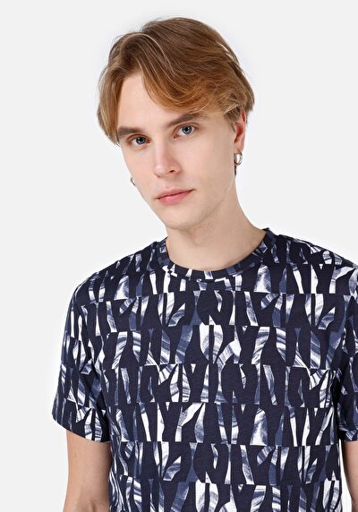 صورة من رقبة مستديرة مطبوعة رجالي أزرق كحلي كم قصير تي شيرت