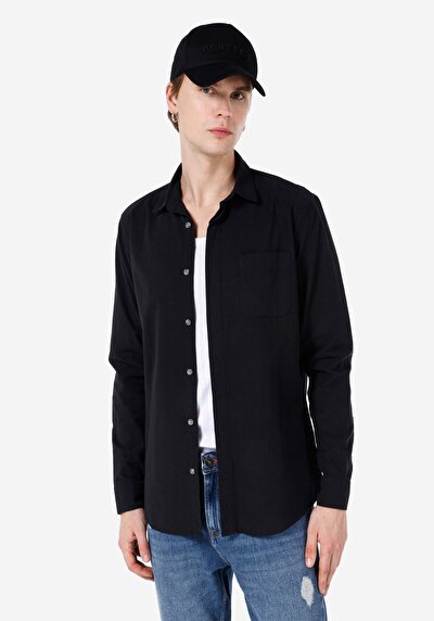 صورة من قميص عادي رقبة مستقيم رجالي أسود كم طويل قميص