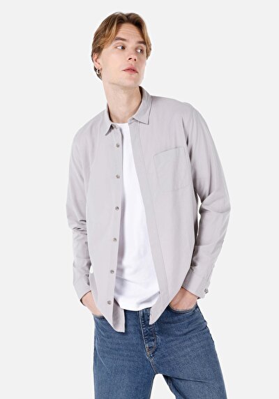 صورة من قميص عادي رقبة مستقيم رجالي رمادي كم طويل قميص