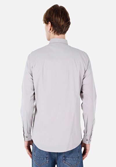 صورة من قميص عادي رقبة مستقيم رجالي رمادي كم طويل قميص