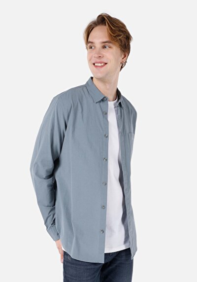 صورة من قميص عادي رقبة مستقيم رجالي أخضر كم طويل قميص