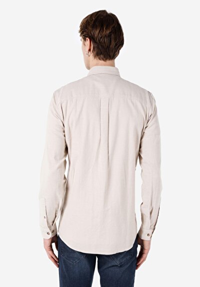 صورة من قميص عادي رقبة مستقيم رجالي بيج كم طويل قميص