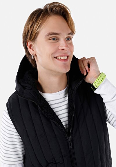 اعرض التفاصيل لـ سترة سوداء رجالية عادية