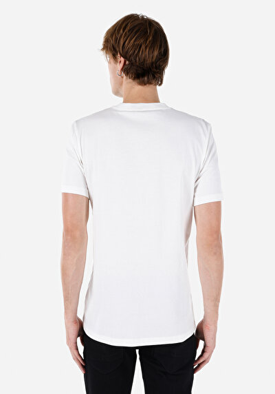 صورة من رقبة مستديرة مستقيم تي شيرت أبيض بأكمام قصيرة للرجال