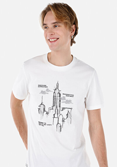 صورة من رقبة مستديرة مستقيم تي شيرت أبيض بأكمام قصيرة للرجال