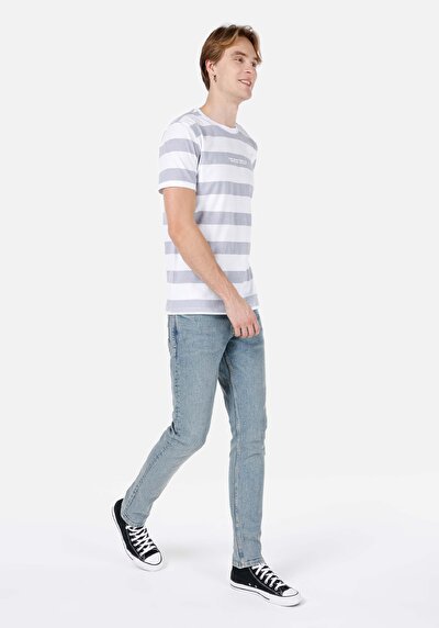 صورة من رقبة مستديرة مخطط رجالي رمادي كم قصير تي شيرت