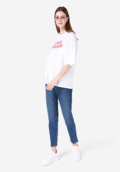 صورة من كومفورت فيت رقبة مستديرة مطبوعة نسائية أبيض كم قصير تي شيرت