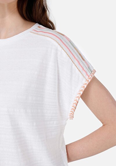 اعرض التفاصيل لـ أبيض للنساء تي شيرت بأكمام قصيرة