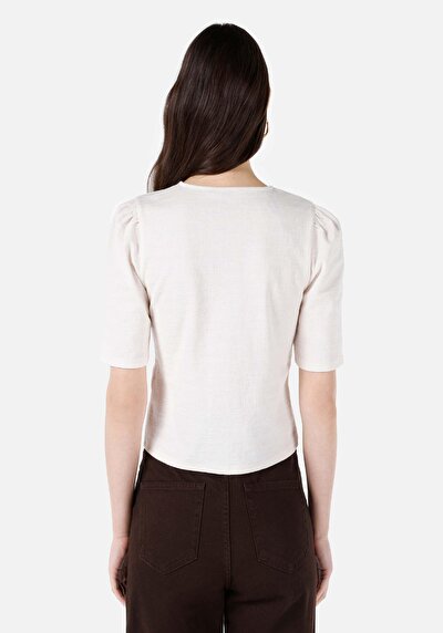 صورة من أبيض للنساء تي شيرت بأكمام قصيرة