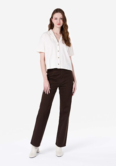 صورة من أبيض للنساء تي شيرت بأكمام قصيرة