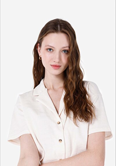 صورة من أبيض للنساء تي شيرت بأكمام قصيرة