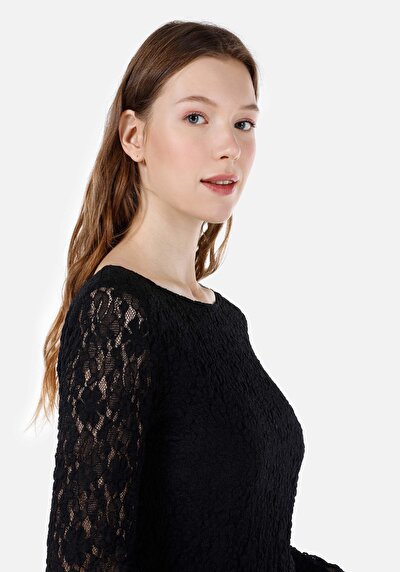 اعرض التفاصيل لـ فستان نسائي أسود بأكمام طويلة نحيف