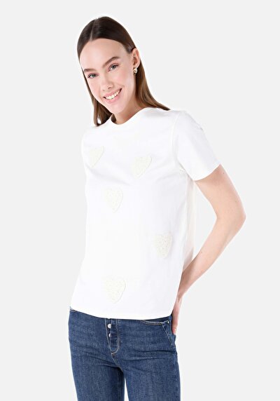 صورة من أبيض للنساء تي شيرت بأكمام قصيرة