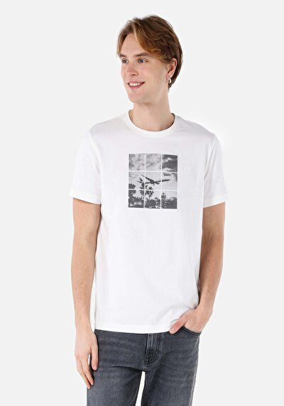 صورة من رقبة مستديرة مستقيم تي شيرت أبيض بأكمام قصيرة للرجال