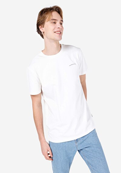 صورة من كومفورت فيت رقبة مستديرة مستقيم تي شيرت رجالي أبيض بأكمام قصيرة