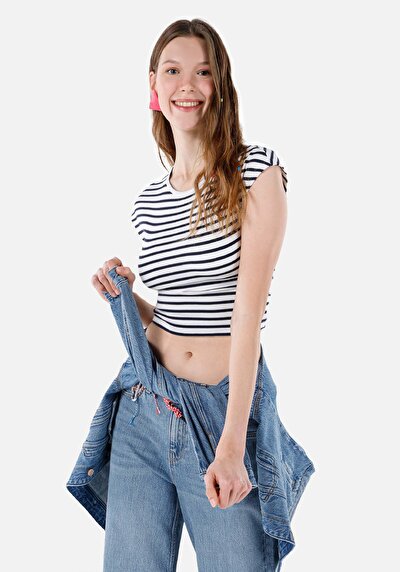 صورة من ضيق رقبة مستديرة مخطط نسائي أزرق كحلي كم قصير تي شيرت