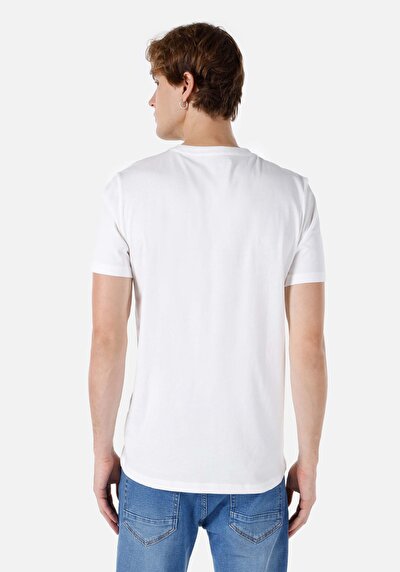 صورة من رقبة مستديرة مستقيم تي شيرت أبيض بأكمام قصيرة للرجال