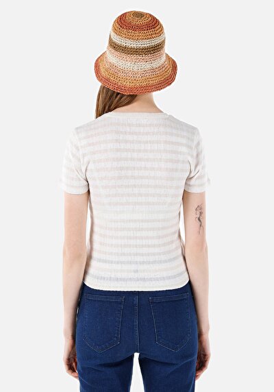 صورة من تي شيرت نسائي بأكمام قصيرة من Ecru