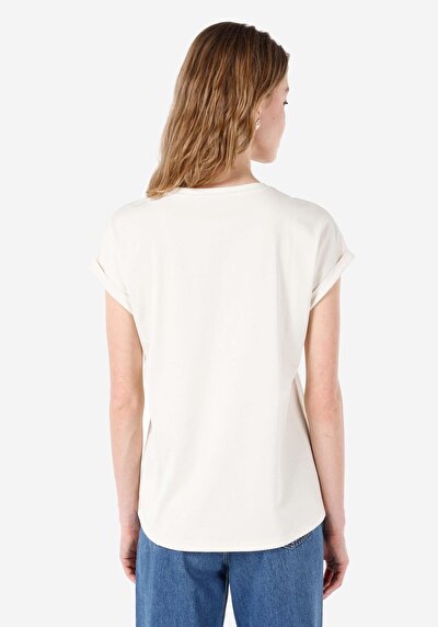 صورة من بيج فاتح للنساء تي شيرت بأكمام قصيرة