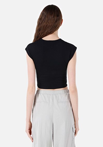 صورة من ضيق قصة رقبة مستديرة مستقيم نسائي أسود كم قصير تي شيرت