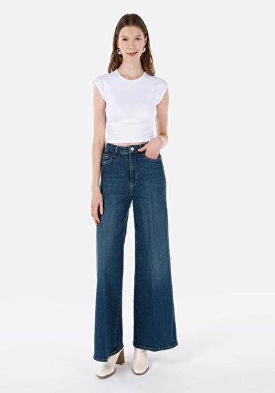 اعرض التفاصيل لـ أبيض للنساء تي شيرت بأكمام قصيرة