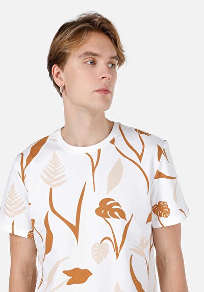 صورة من رقبة مستديرة مطبوعة للرجال أبيض بأكمام قصيرة تي شيرت