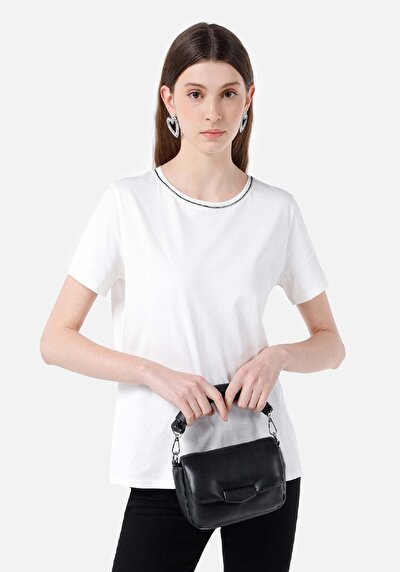 صورة من أبيض للنساء تي شيرت بأكمام قصيرة