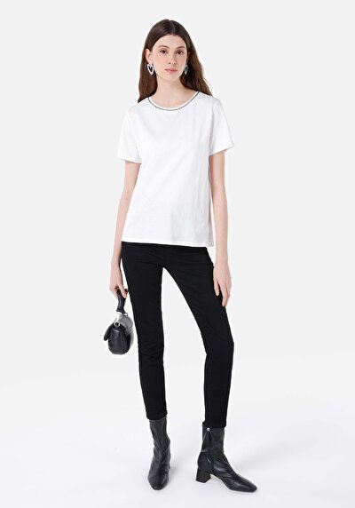 اعرض التفاصيل لـ أبيض للنساء تي شيرت بأكمام قصيرة