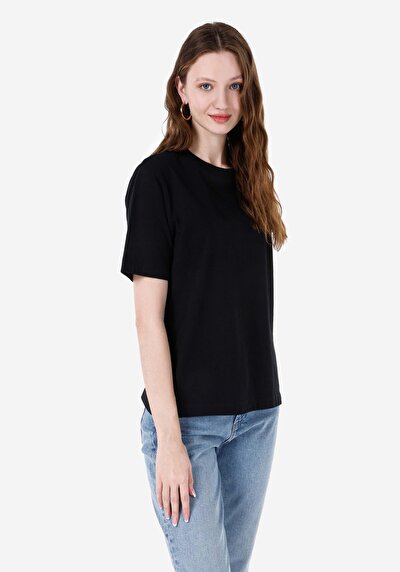 صورة من أسود للنساء تي شيرت بأكمام قصيرة