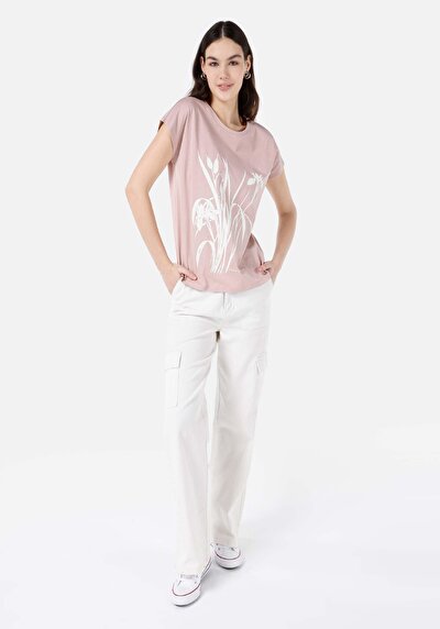 صورة من وردي للنساء تي شيرت بأكمام قصيرة