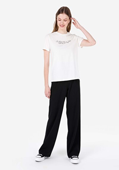 اعرض التفاصيل لـ أبيض للنساء تي شيرت بأكمام قصيرة