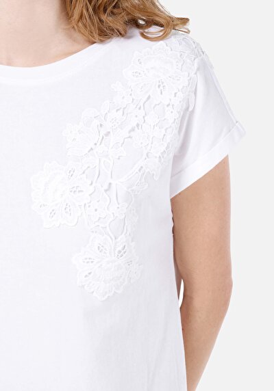 اعرض التفاصيل لـ أبيض للنساء تي شيرت بأكمام قصيرة