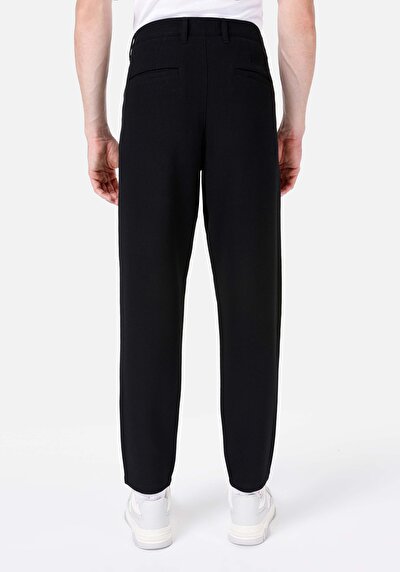 صورة من أسود للرجال بناطيل