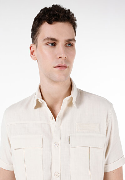 صورة من قميص عادي رقبة مستقيم رجالي Ecru كم قصير قميص